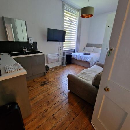 4 Quiet Compact Studio With Garden View - Best Location - Comfortable - Quiet Apartment Brighton Exterior photo