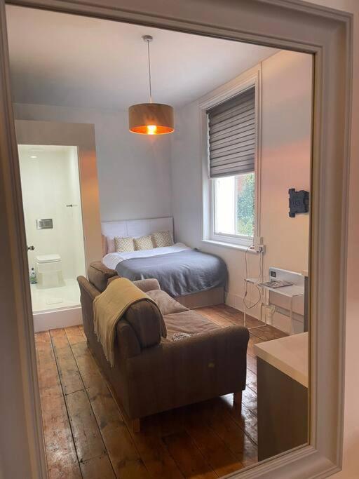 4 Quiet Compact Studio With Garden View - Best Location - Comfortable - Quiet Apartment Brighton Exterior photo