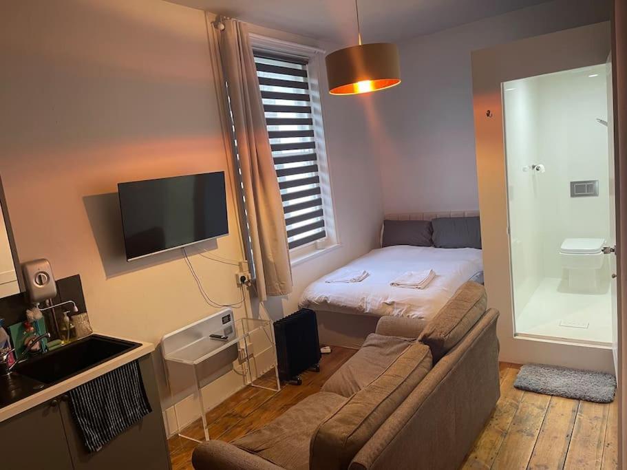 4 Quiet Compact Studio With Garden View - Best Location - Comfortable - Quiet Apartment Brighton Exterior photo
