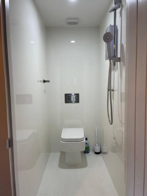 4 Quiet Compact Studio With Garden View - Best Location - Comfortable - Quiet Apartment Brighton Exterior photo