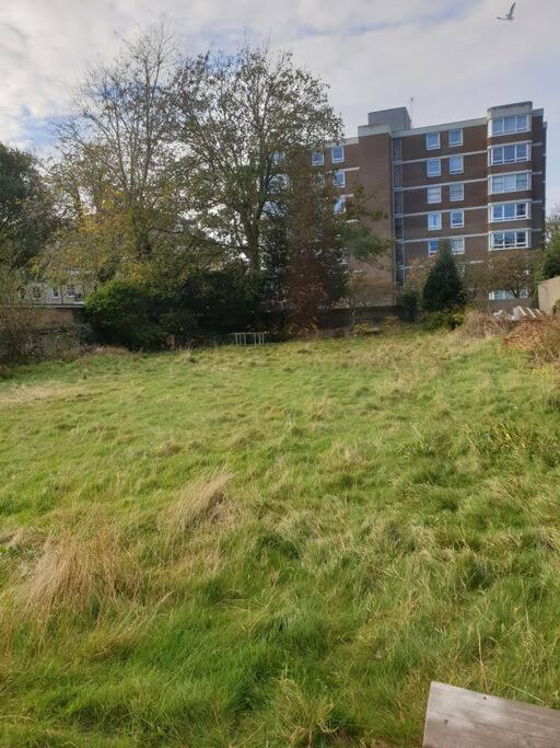 4 Quiet Compact Studio With Garden View - Best Location - Comfortable - Quiet Apartment Brighton Exterior photo